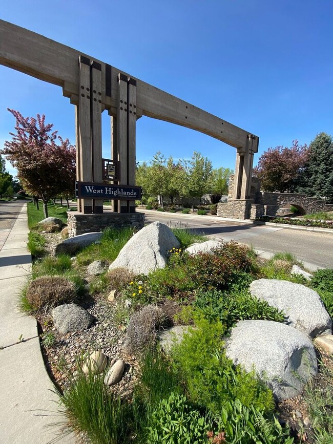 Building Photo - Beautiful Middleton Home