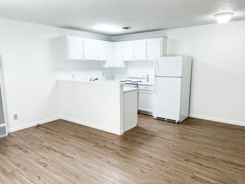 Kitchen - 1351 Arcadian Ave