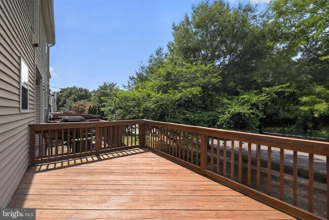 Building Photo - 2434 Sandwich Ct