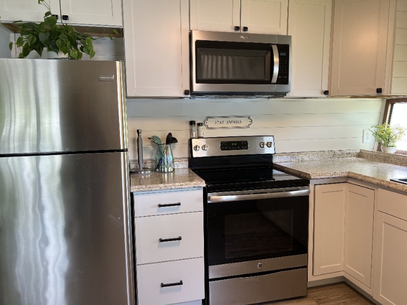 Building Photo - 7811 Hillside Dr