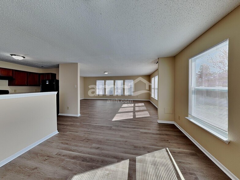 Building Photo - 10421 Parmer Cir