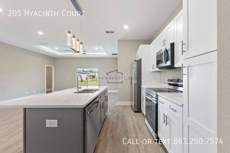 Building Photo - 205 Hyacinth Ct