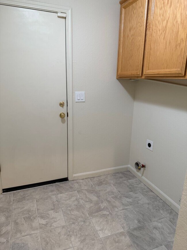 Building Photo - 9839 Tarzo Way