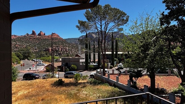 Building Photo - APARTMENT:  APPLE TREE SQUARE APARTMENTS-UPTOWN SEDONA