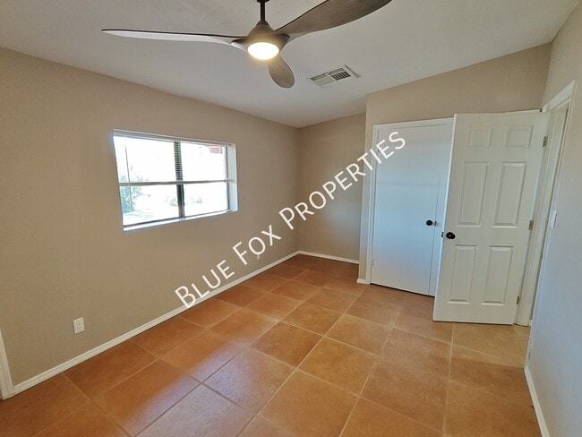 Building Photo - 5449 E Holmes St