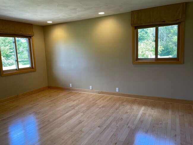 Master Bed - 13995 Centerline Rd