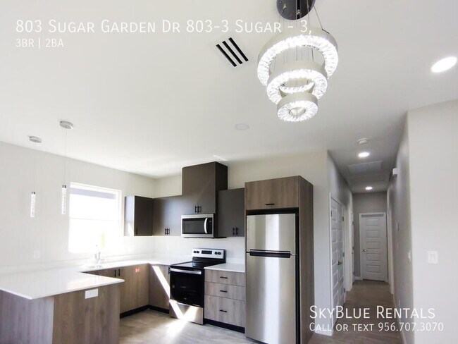 Building Photo - 803 Sugar Gdn Dr