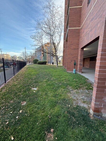 Gated Yard with complimentary doggy bags - 1301 Speer Blvd