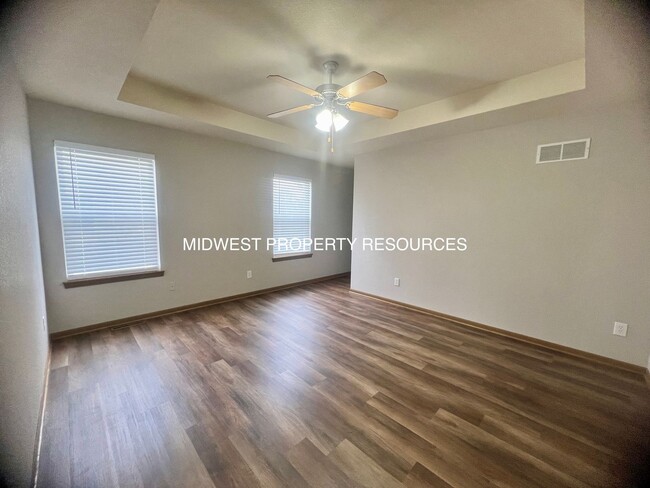 Building Photo - Spacious 3 Bedroom, 2 Bath Townhome availa...