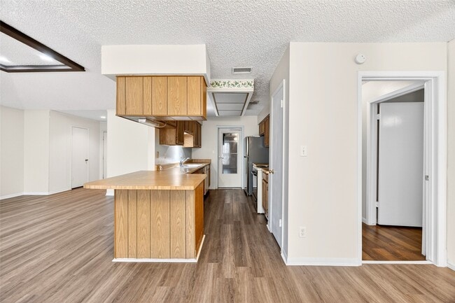 Building Photo - 11103 Bellerive Dr