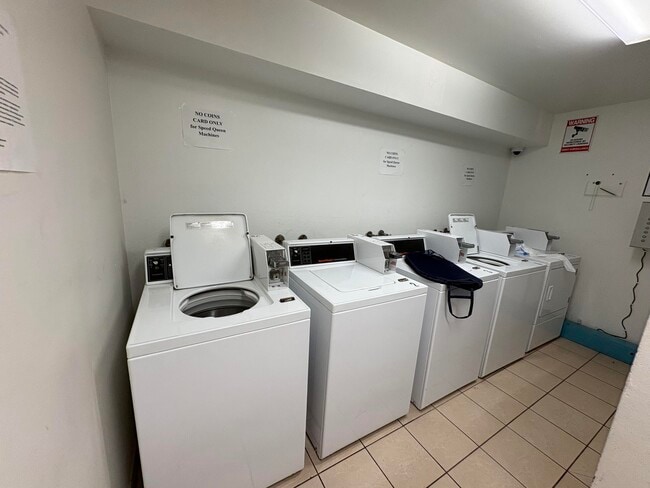 Building Photo - 460 NW 20th St