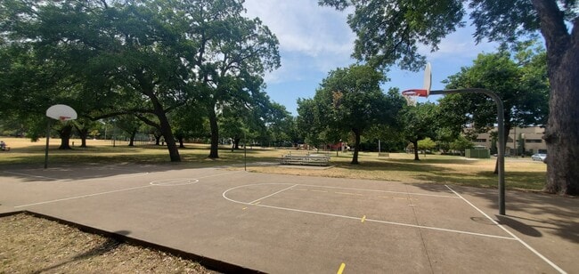 Building Photo - Energy Efficient Urban Townhome w/ Open Floorplan, Gourmet Kitchen, Rooftop Patio, & Exall Park N...