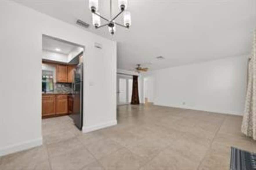 Building Photo - 5340 NE 17th Ter