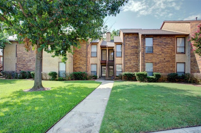 Building Photo - 1304 Harwell Dr