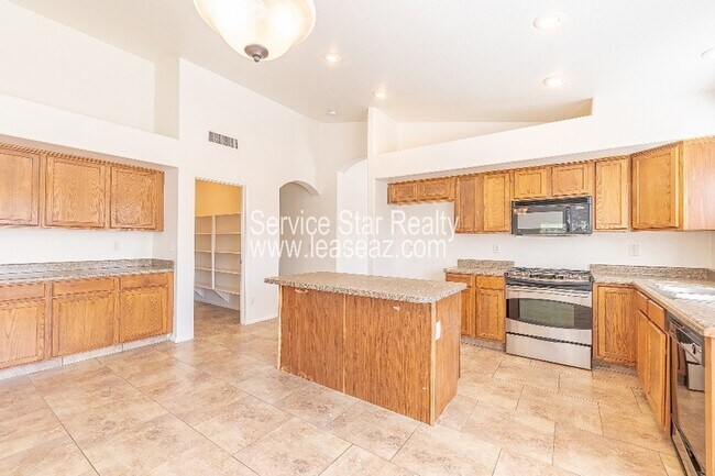 Building Photo - 8414 S 48th Ln