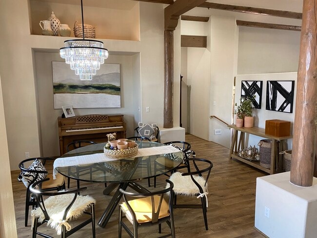 Building Photo - 115 Cll Irena