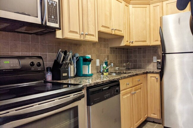 Building Photo - 248 Market St