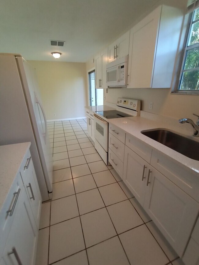 Building Photo - 4/2 HOME FOR RENT!! AVAILABLE NOW