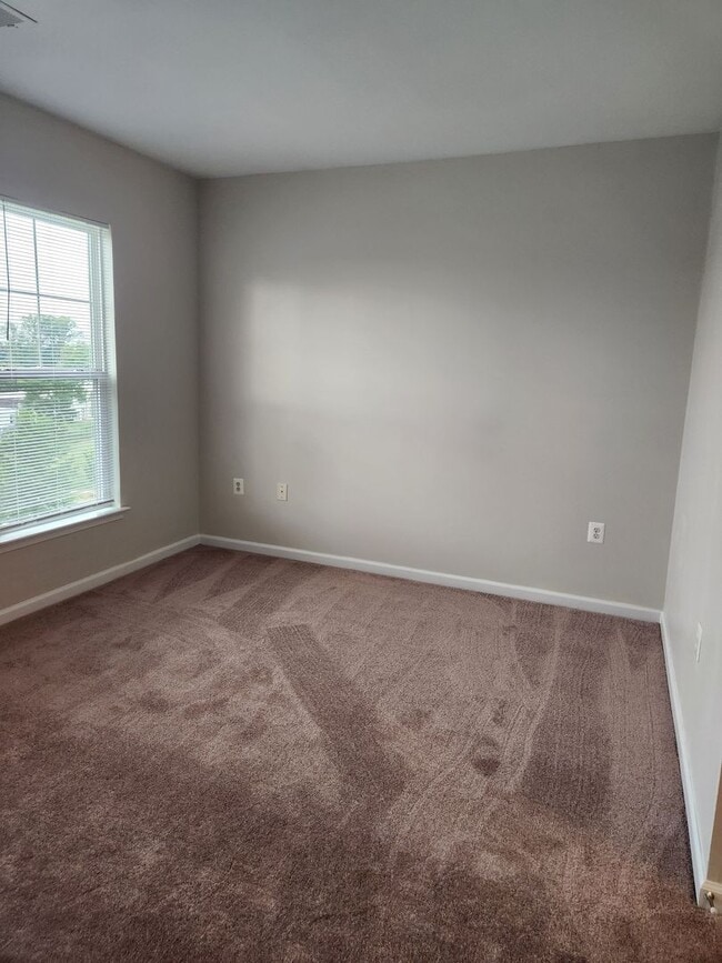 Building Photo - Bright Two Bedroom Condo