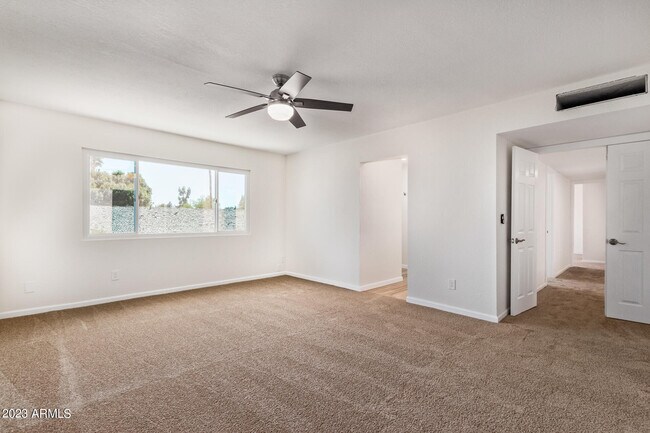 Building Photo - 1337 E Northshore Dr