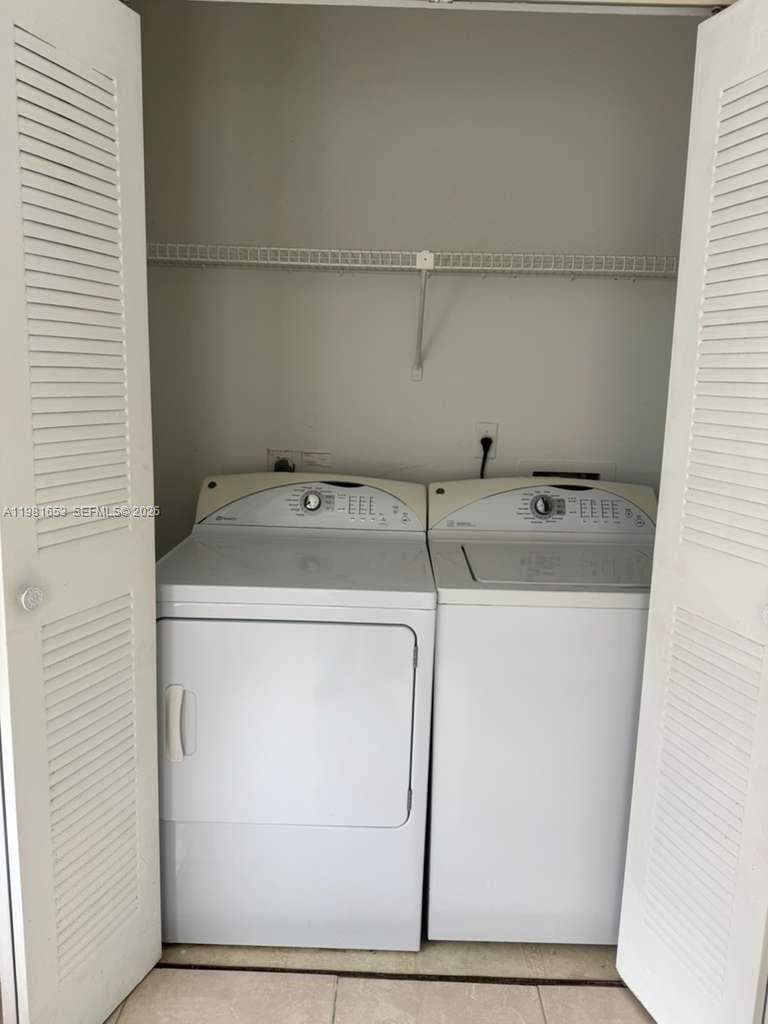 Building Photo - 3350 Pinewalk Dr N