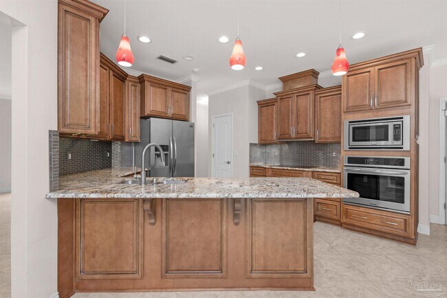 Building Photo - 8731 Thunderbird Dr