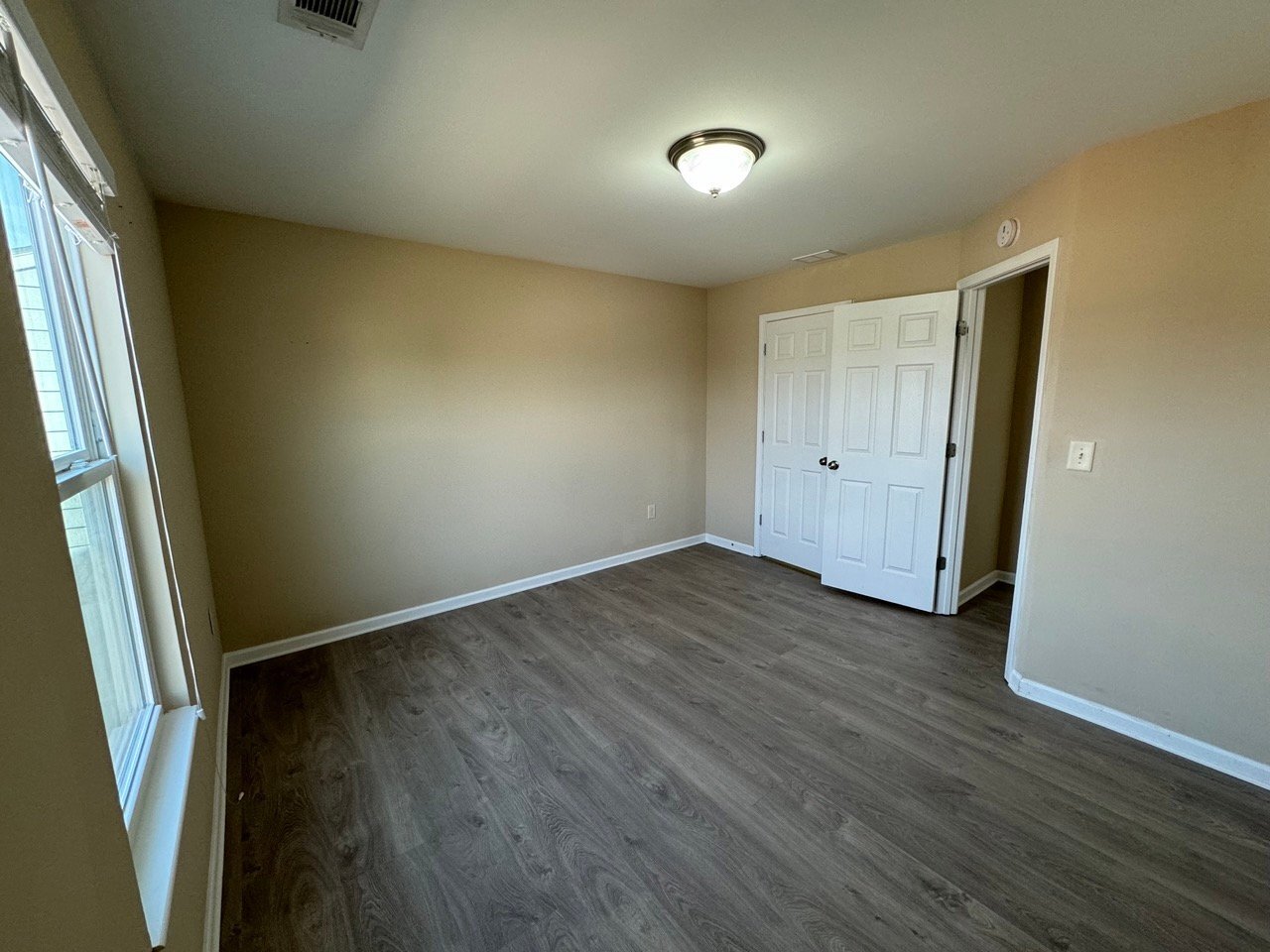 Building Photo - 1620 Shire Village Dr