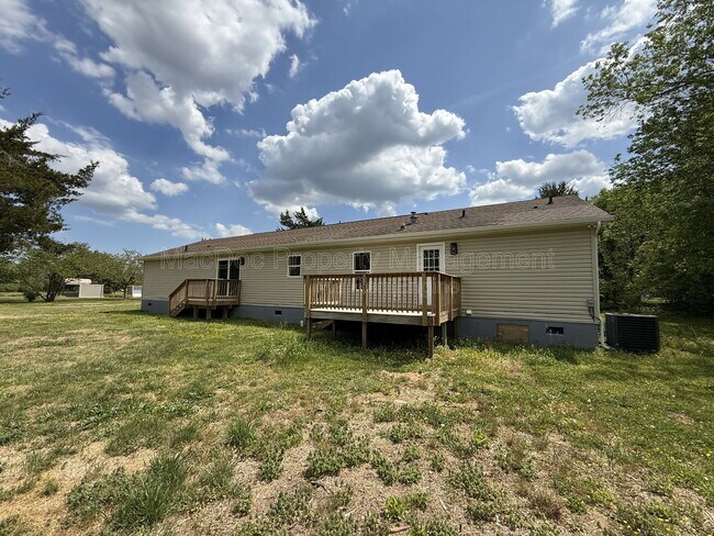 Building Photo - 10504 Benchmark Rd