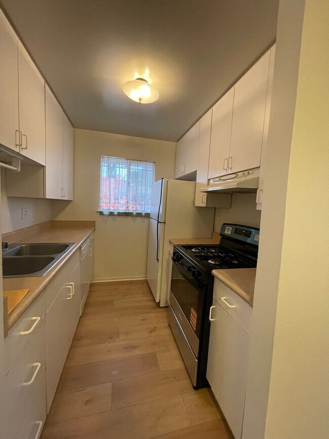 Building Photo - Delightful 2 Bedroom! Recently Updated!! Move In Special!!!