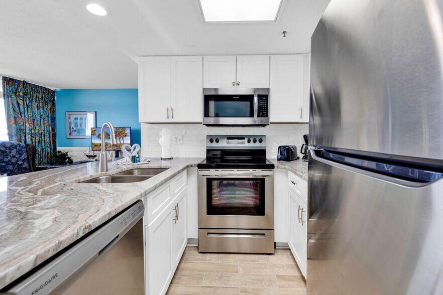 Building Photo - 1700 N Ocean Blvd