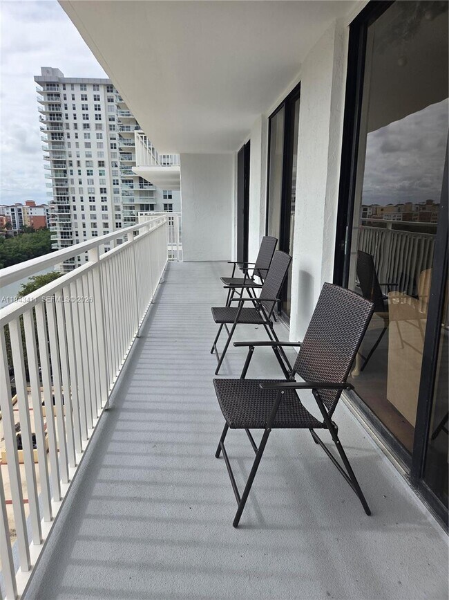 Building Photo - 210 174th St