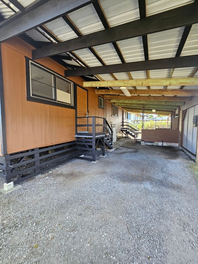 Building Photo - REDUCED Refurbished 3 Bedroom off Volcano Hwy