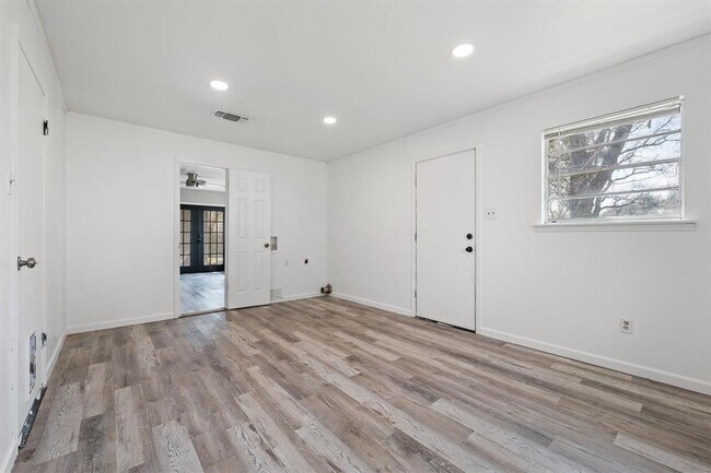 Building Photo - 1106 Hackberry Dr