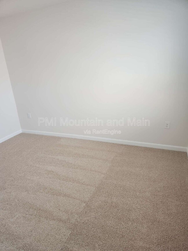 Building Photo - 92 Queen Vly Wy