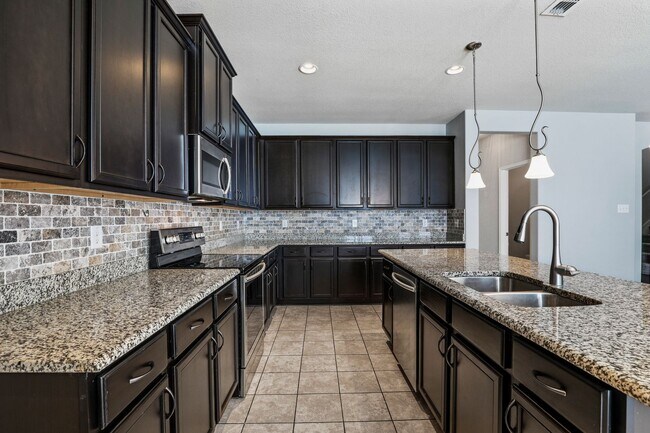 Building Photo - Beautifull Home In Aubrey ISD