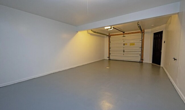 Building Photo - 2 Bedroom Home