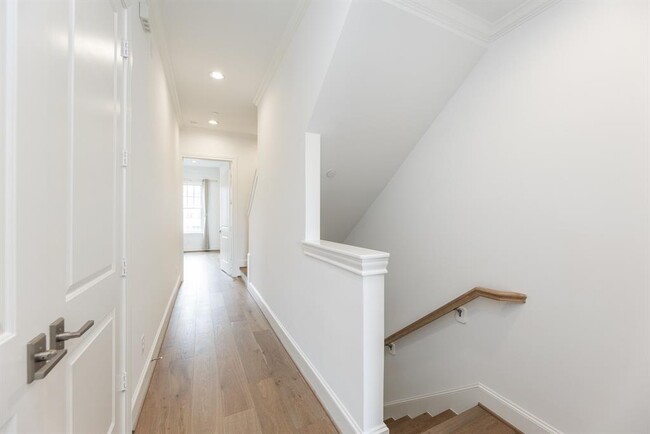 Building Photo - 7518 Viano Ln
