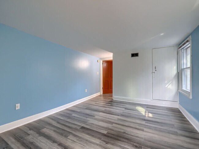 Building Photo - 127 Herr St