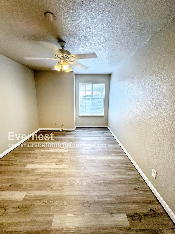 Building Photo - 1021 Evans Ct