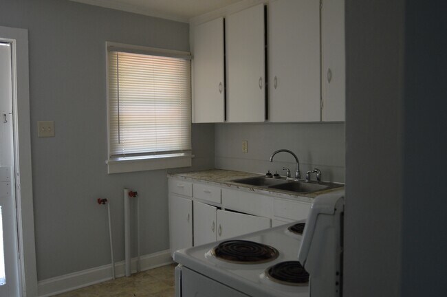 Building Photo - 516 Elam Ave