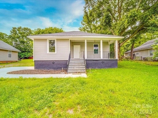 Primary Photo - 2440 Myers St