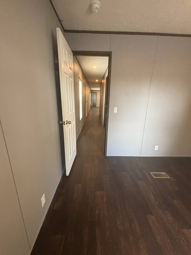 Building Photo - 3150 Plateau Dr