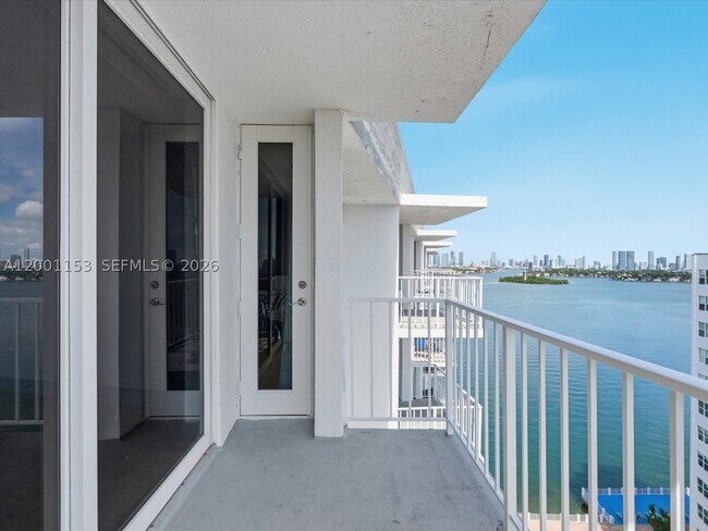 Building Photo - 1228 West Dr