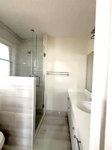 Building Photo - 1618 Oakridge Dr