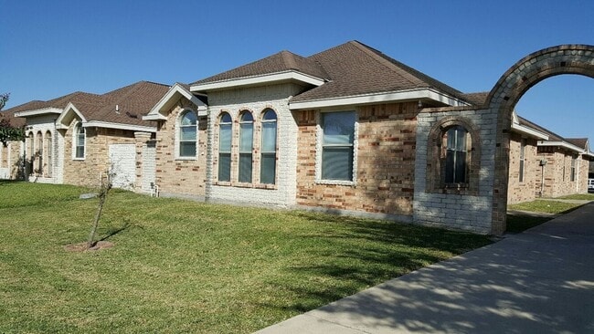 Building Photo - 2117 W Western Dr