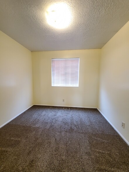 Building Photo - 1020 E 1275 N