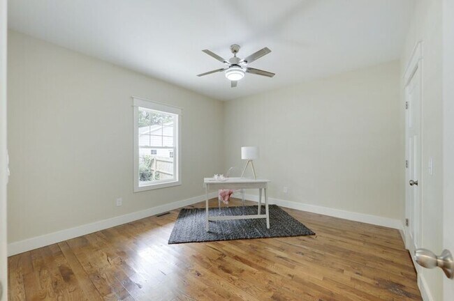 Building Photo - 1332 Lischey Ave