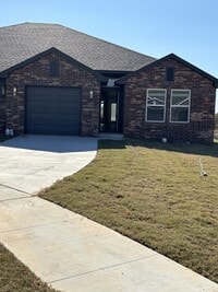 Building Photo - Brand New Duplex!
