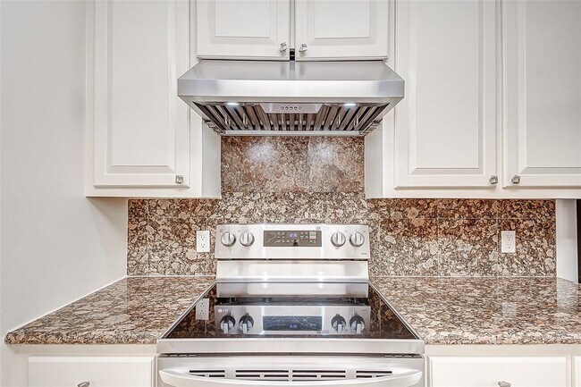 Building Photo - 201 Vanderpool Ln