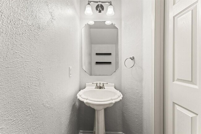 Building Photo - 1401 Wheatfall Ln